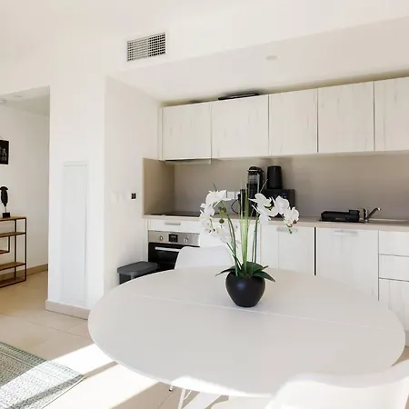 Lejlighed Calypso- Superbe Perle, Vieil Antibes, Wifi, Climatisation *